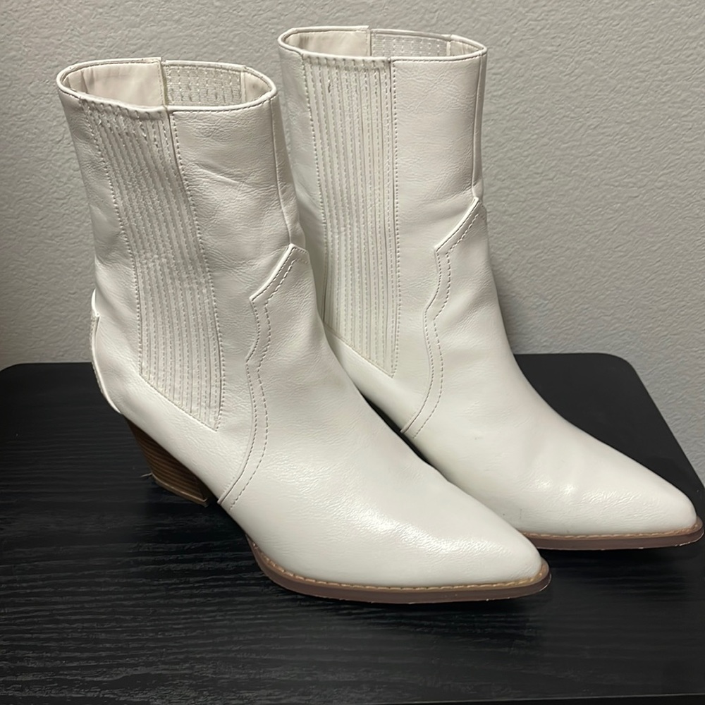 LuLus white boots